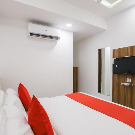 Vaccinated Staff- Oyo 49805 The Midway Sky Gandhinagar Exterior photo