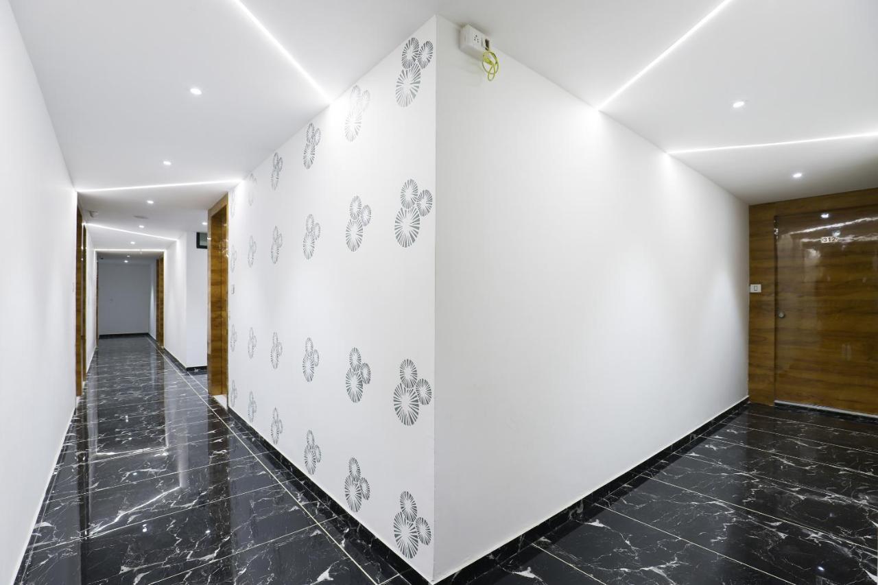 Vaccinated Staff- Oyo 49805 The Midway Sky Gandhinagar Exterior photo